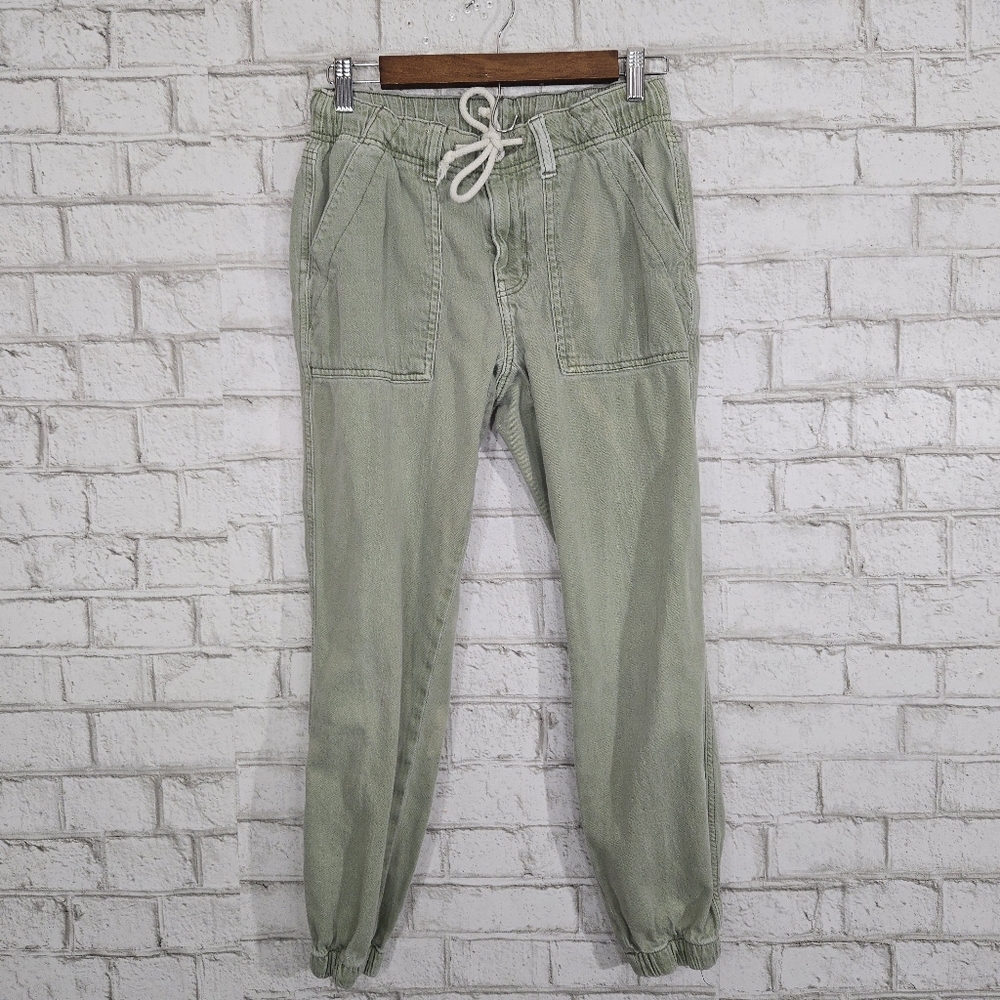 AEO green jogger pants